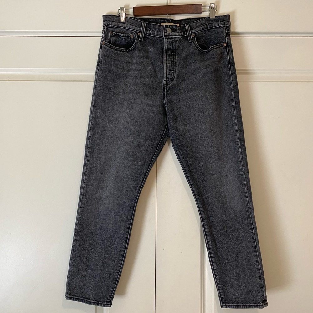 Levi's Women's Black Wash Straight Leg Jeans